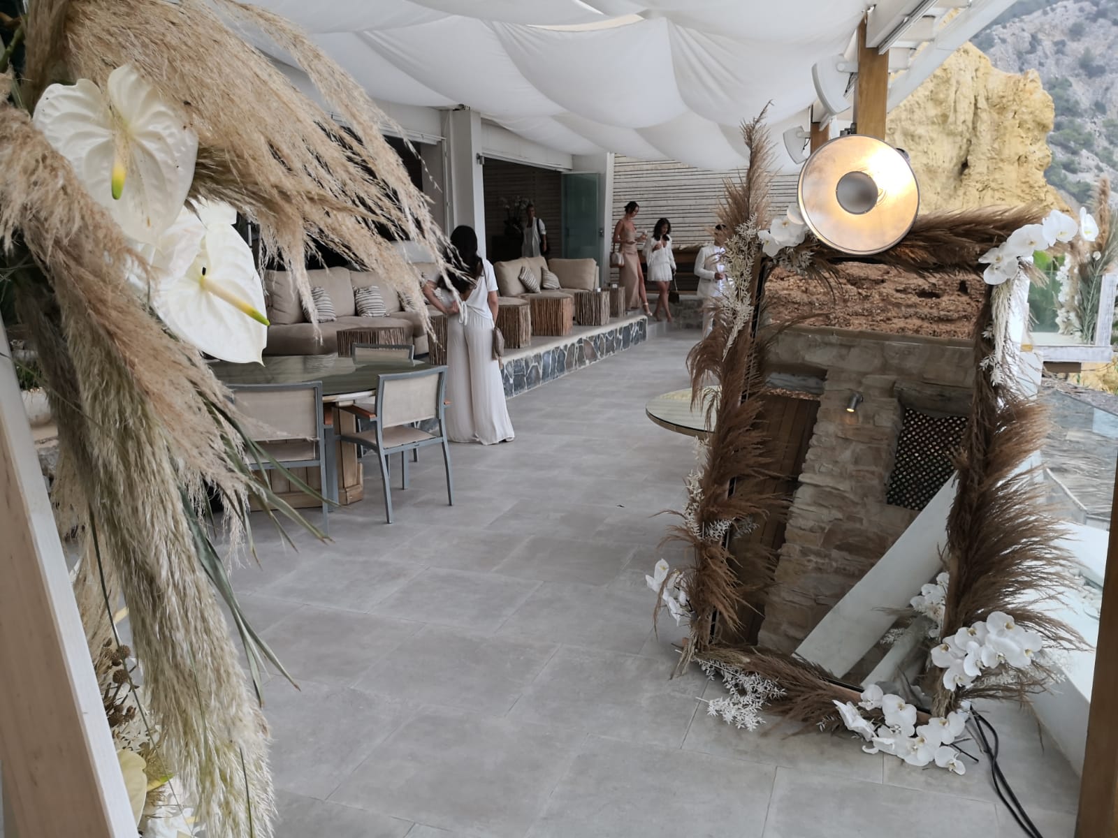 Fotospiegel mit Pampasgras Rahmen auf Hochzeit von Farina (novalanalove) auf Ibiza