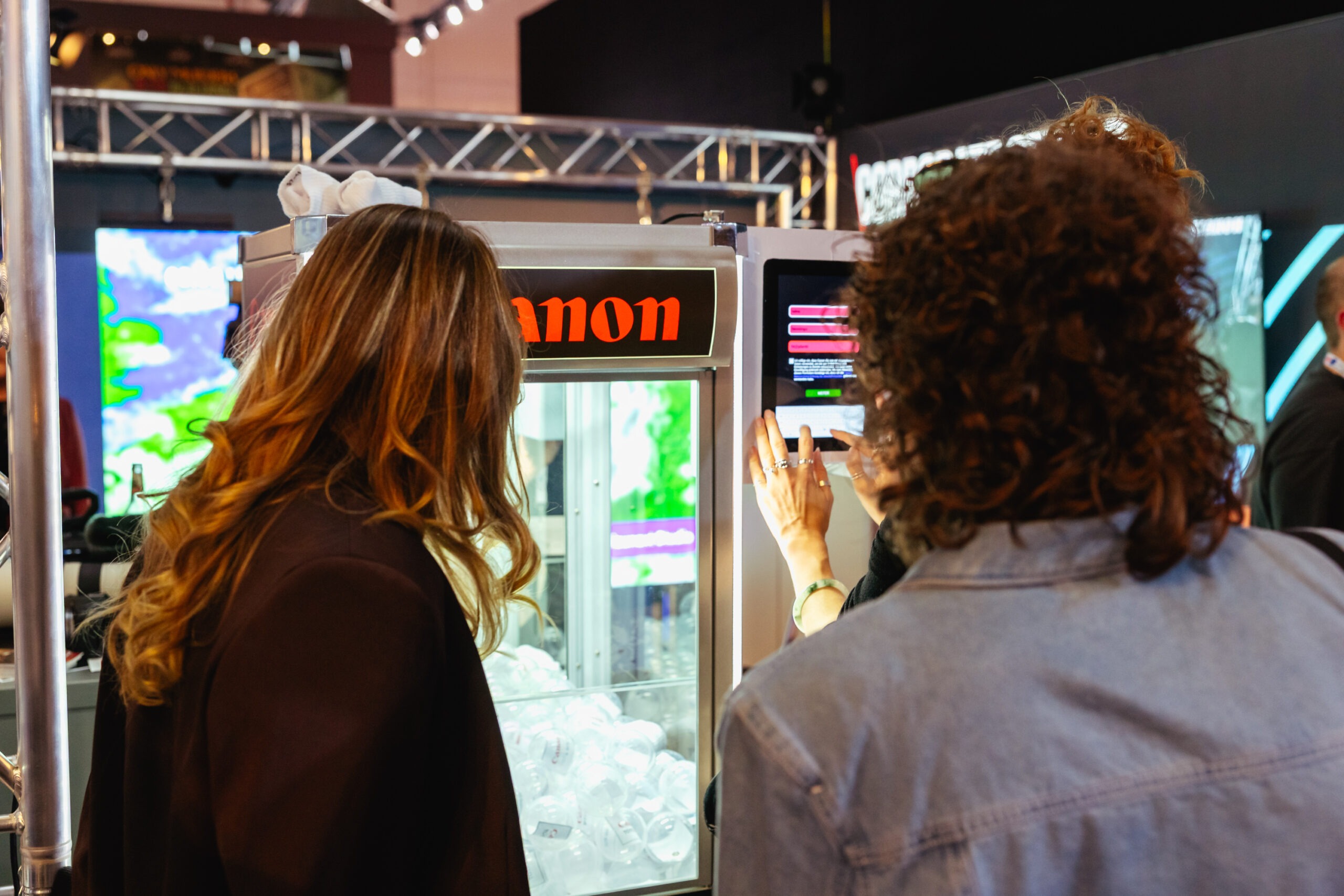 dmexco Greifautomat Greifarmautomat Claw Machine gadplan POS Aktion Gewinnspielaktion