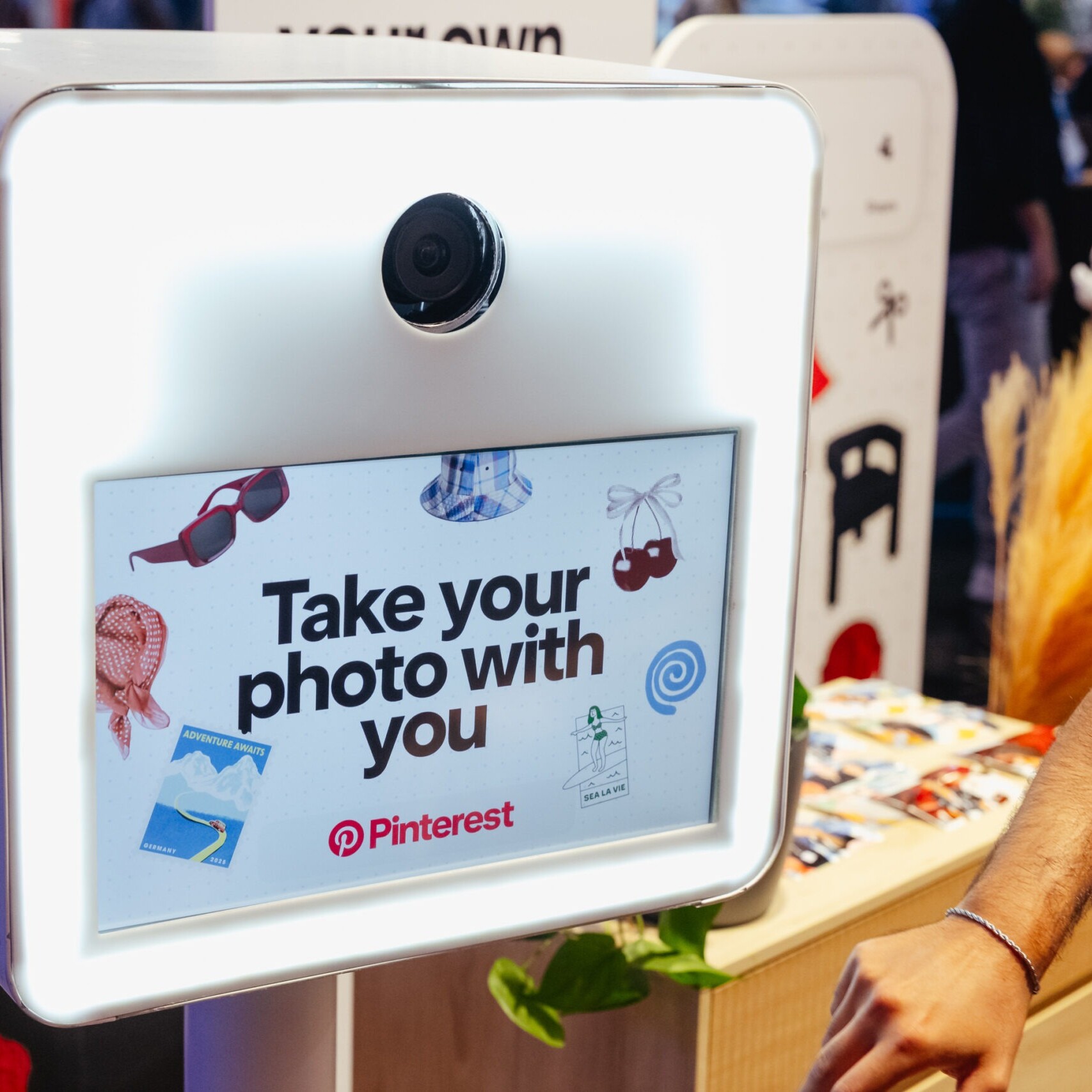 Startbildschirm der Beambooth im Pinterest Design auf der DMEXCO