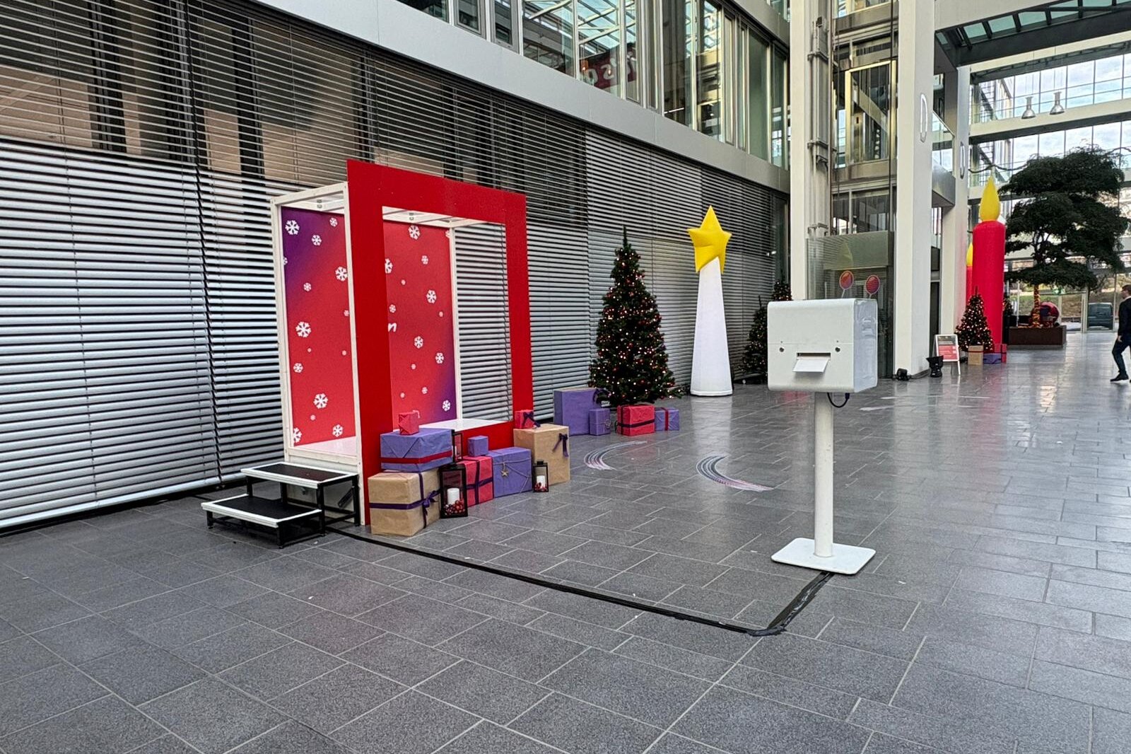 Schaufenster Weihnachtsgeschenk Fotospot Weihnachten gadplan