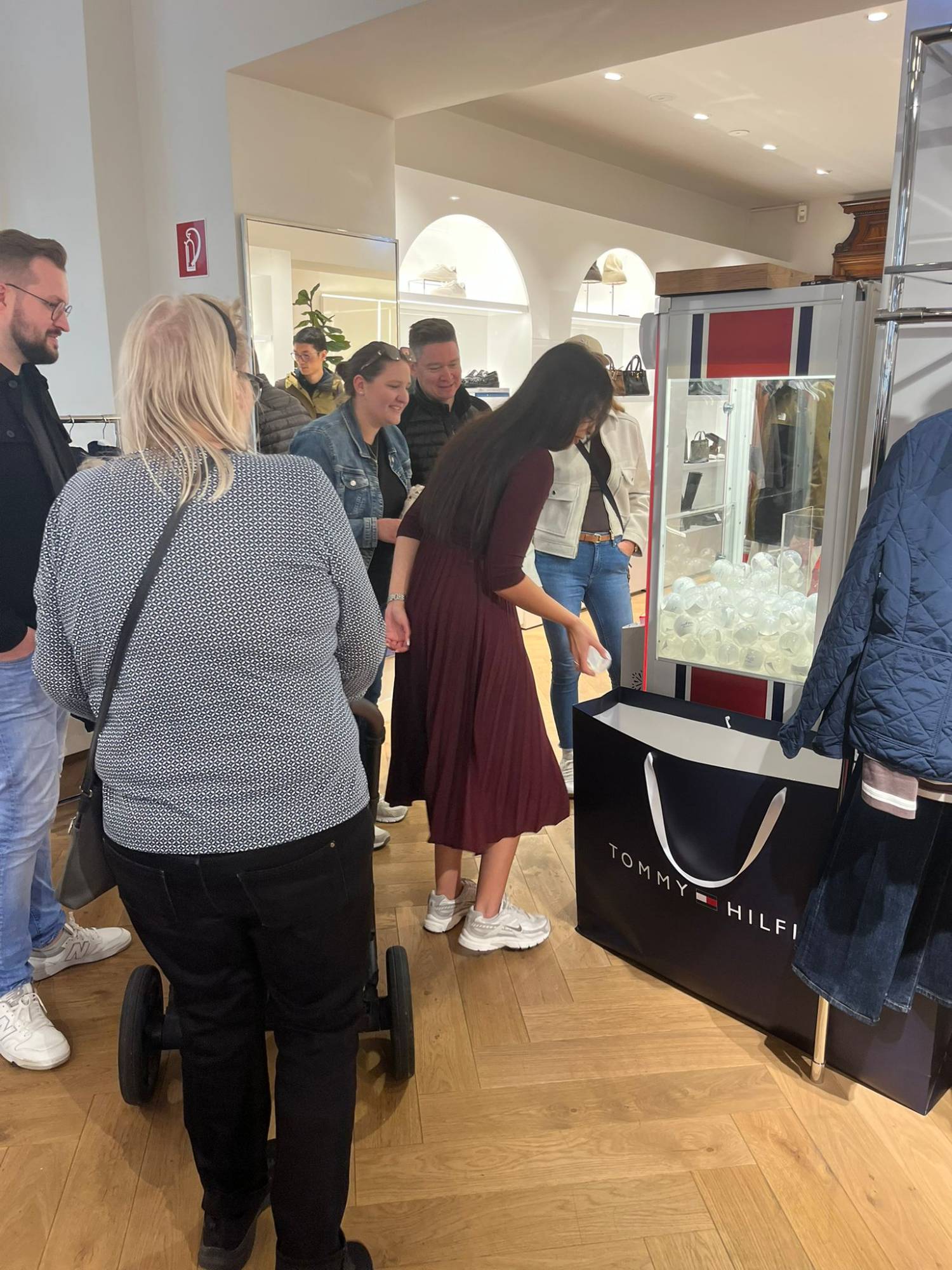 Greifarm Wien Claw Machine Tommy Hilfiher Liganova gadplan