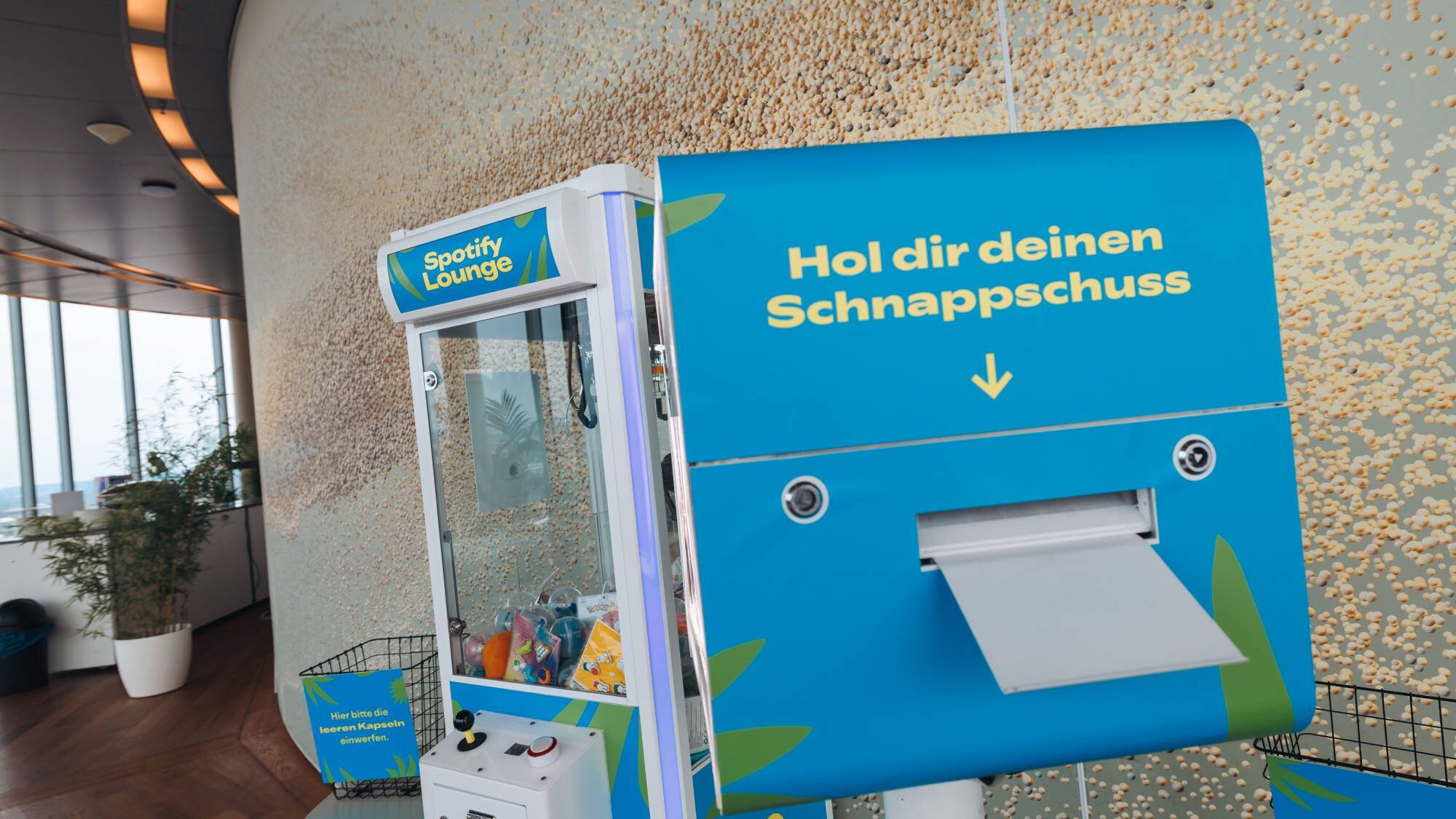 Greifarm Photobooth Greifautomat gadplan Fotobox Claw Machine Kirmes Greifer Spotify Köln Sky